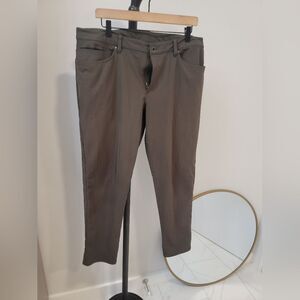 Lululemon Men's ABC Slim *Warpstreme  Dark Olive Size 36 Casual Work Travel
